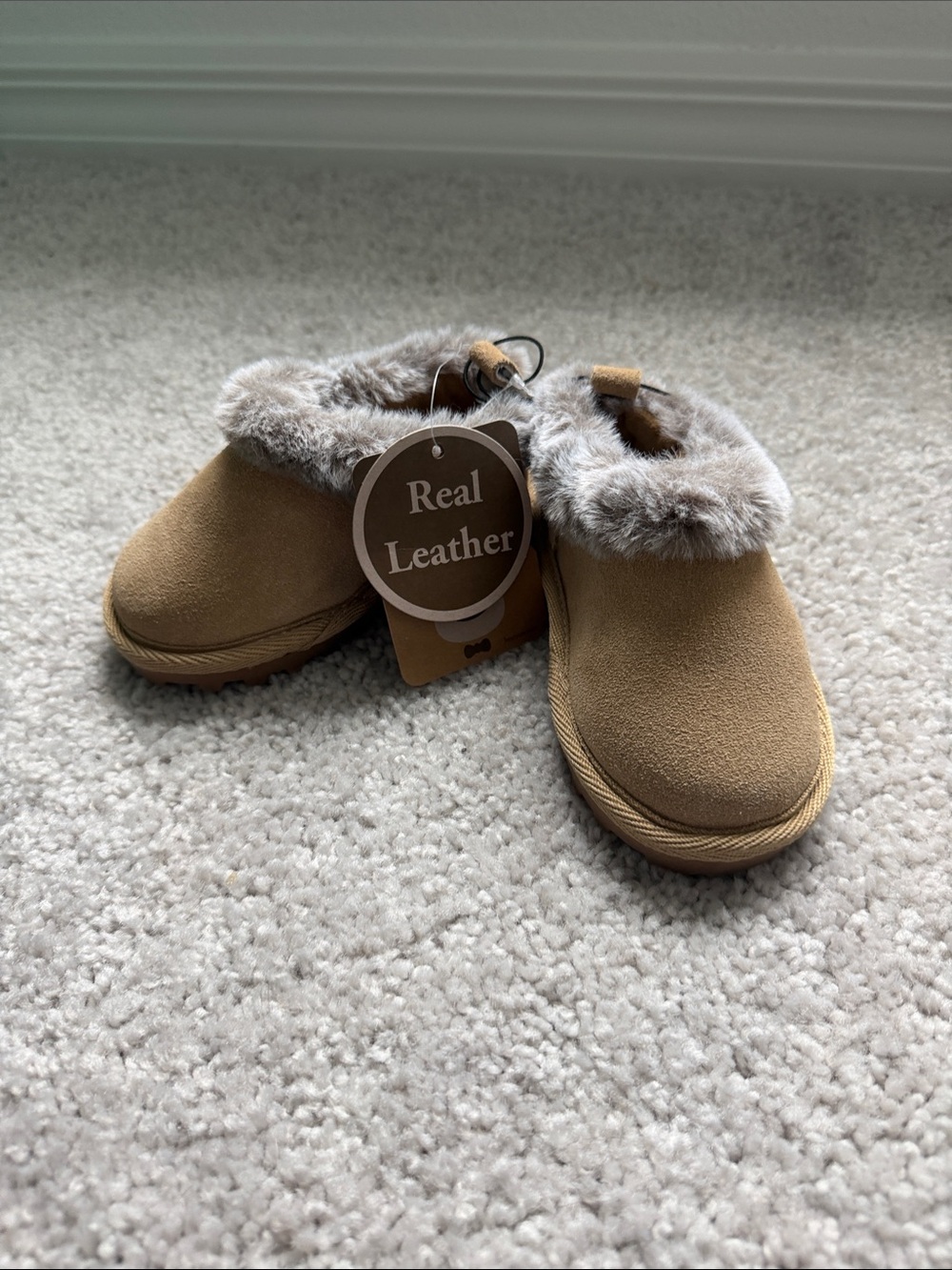BEARPAW Toddler Leather Faux Fur Clogs Shoes Tan Gray Size 5 NWT
